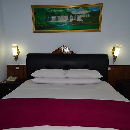 Hotel Indra Toraja Рантепао Экстерьер фото